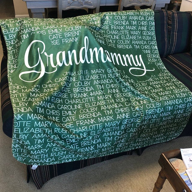Personalized Flora Mom/Nana/Auntie Blanket Name Arts